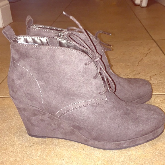 Mossimo Supply Co. Shoes - Comfy fall/winter booties